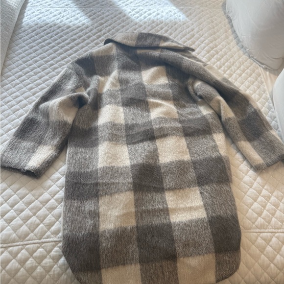 Chic Plaid Teddy Jacket in Gray and Cream - Picture 4 of 4
